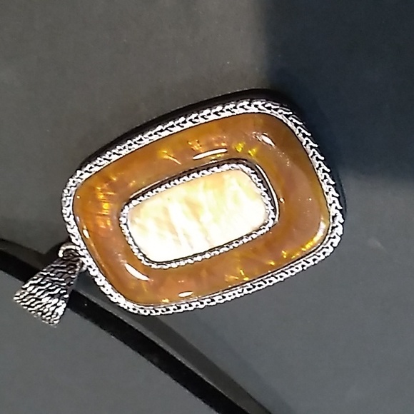 LIA SOPHIA || Mother of Pearl Inlay Pendant - Picture 4 of 14